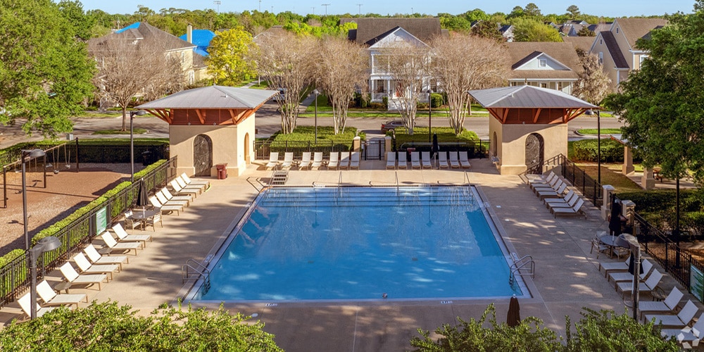 The Majestic at Downtown Baldwin Park - Luxury Apartments in Downtown Orlando - Pool Image